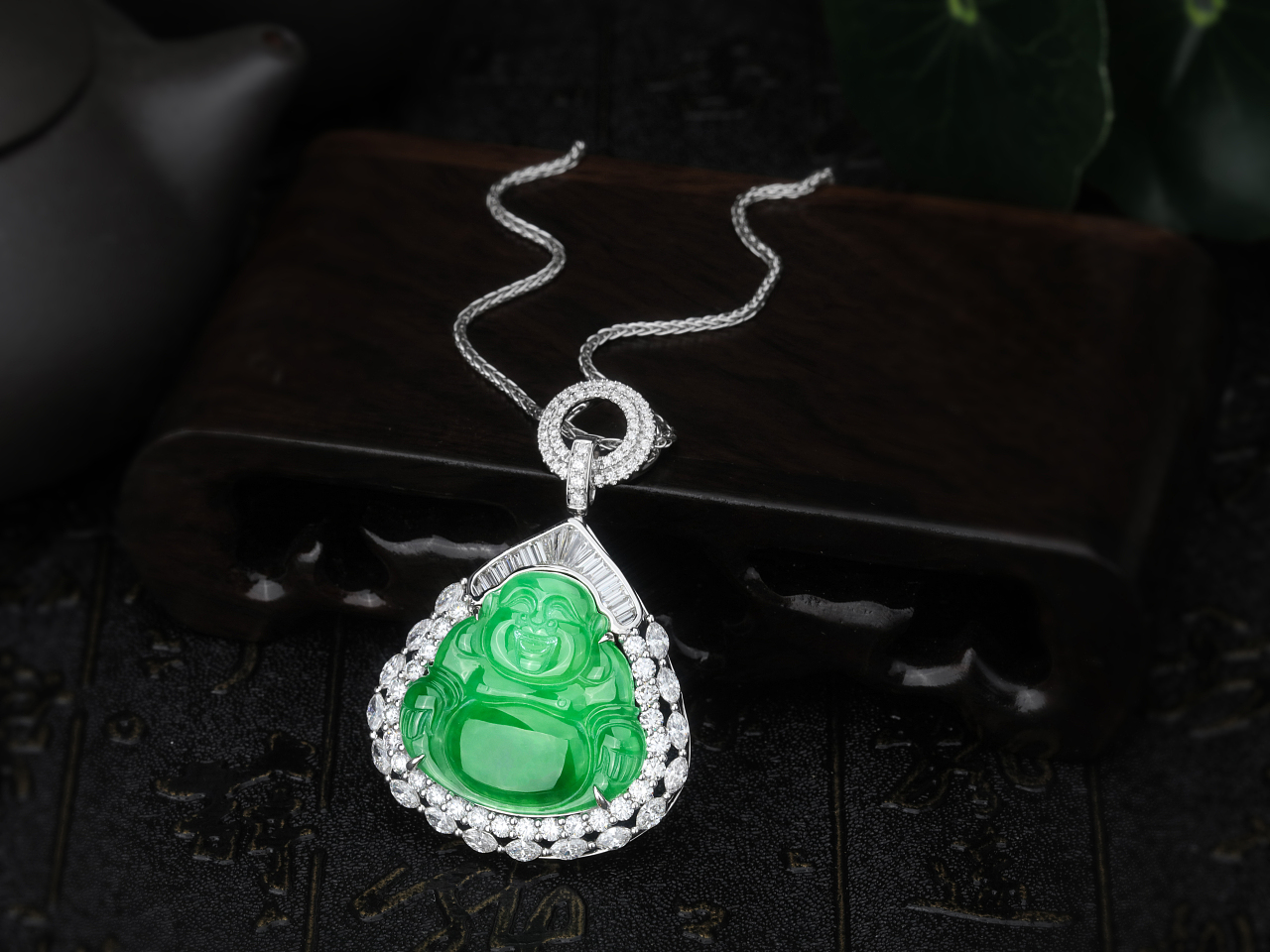 翡翠佛公吊墜 方寸之間見慈悲——產(chǎn)品攝影的藝術(shù)表達