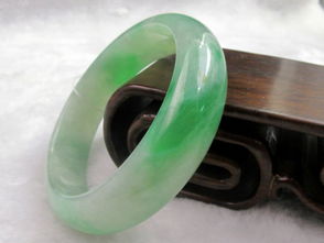 廠價買翡翠和田玉，熱線打爆？揭秘免費領(lǐng)背后的真相